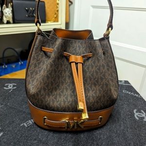 Michael Kors Reed bucket crossbody purse NWT